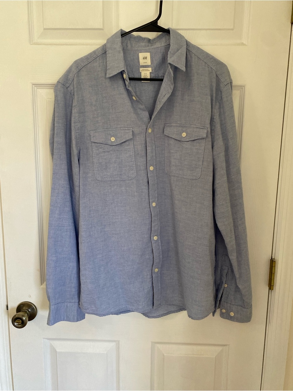 H&M Sky Blue Casual Button-Down Shirt with Chest Pockets size Medium